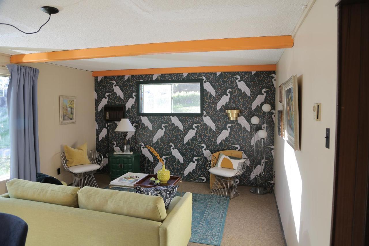 Colonial Bay Motel And Cottages Huntsville Bagian luar foto