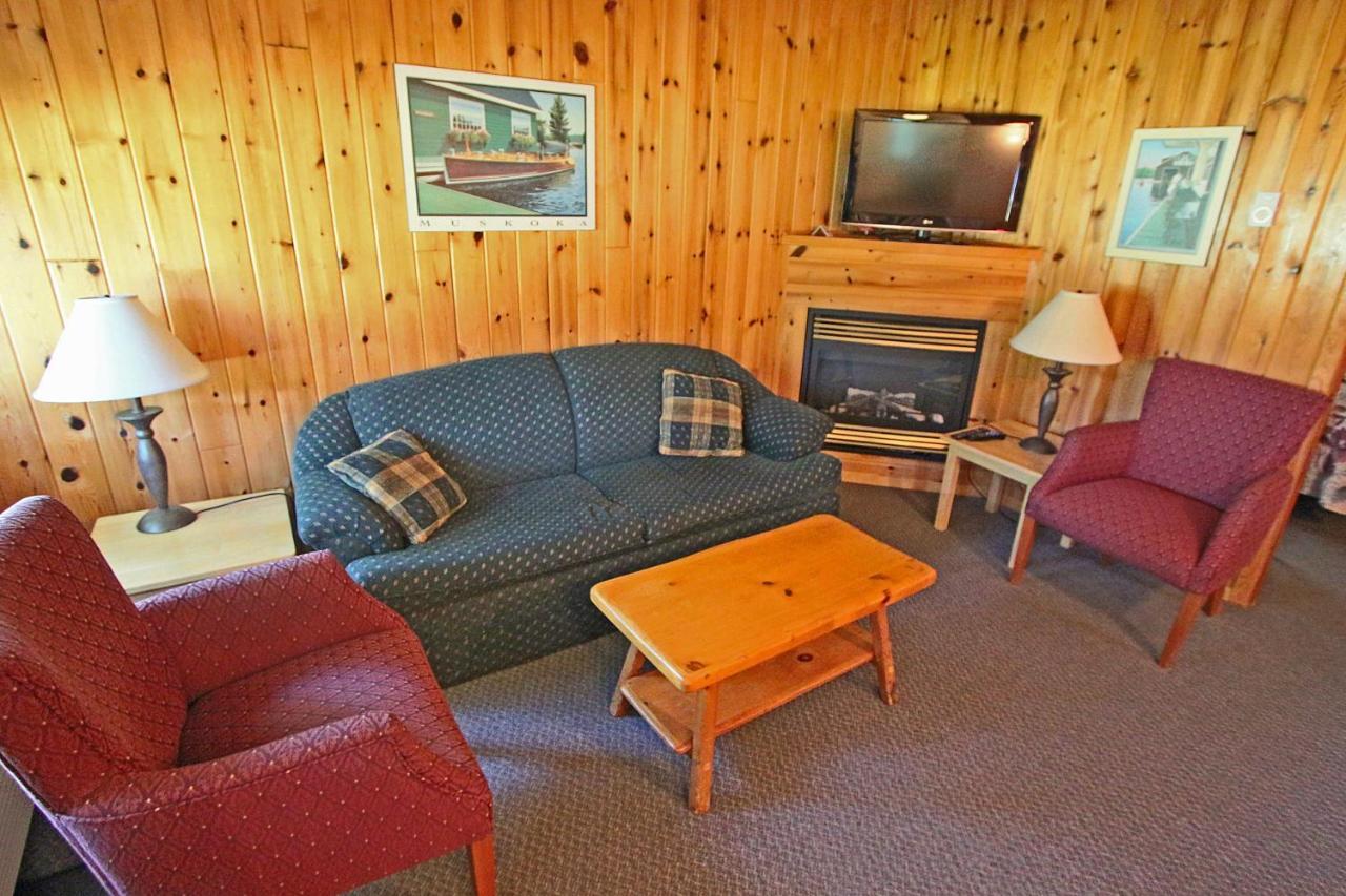 Colonial Bay Motel And Cottages Huntsville Bagian luar foto