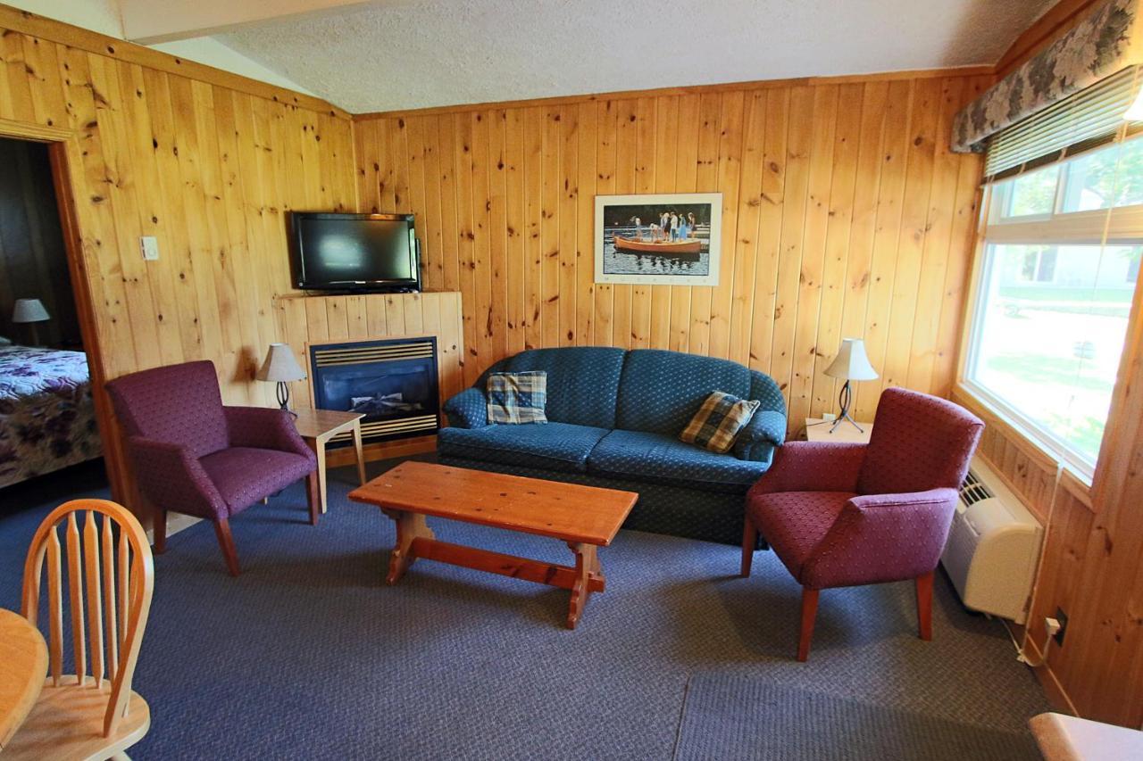 Colonial Bay Motel And Cottages Huntsville Ruang foto