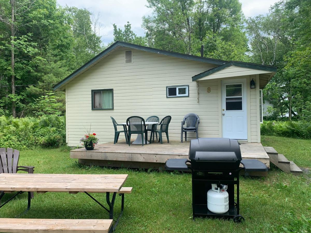 Colonial Bay Motel And Cottages Huntsville Bagian luar foto