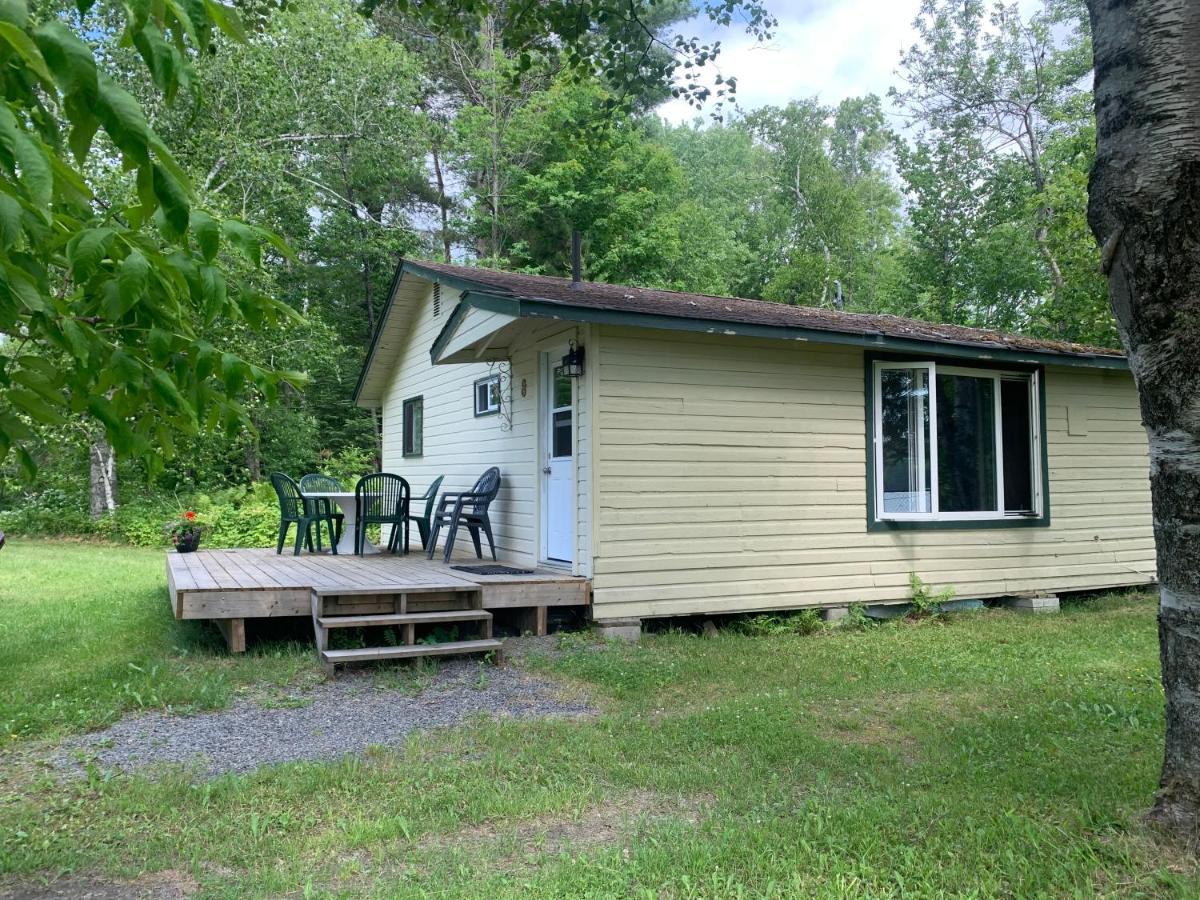 Colonial Bay Motel And Cottages Huntsville Bagian luar foto