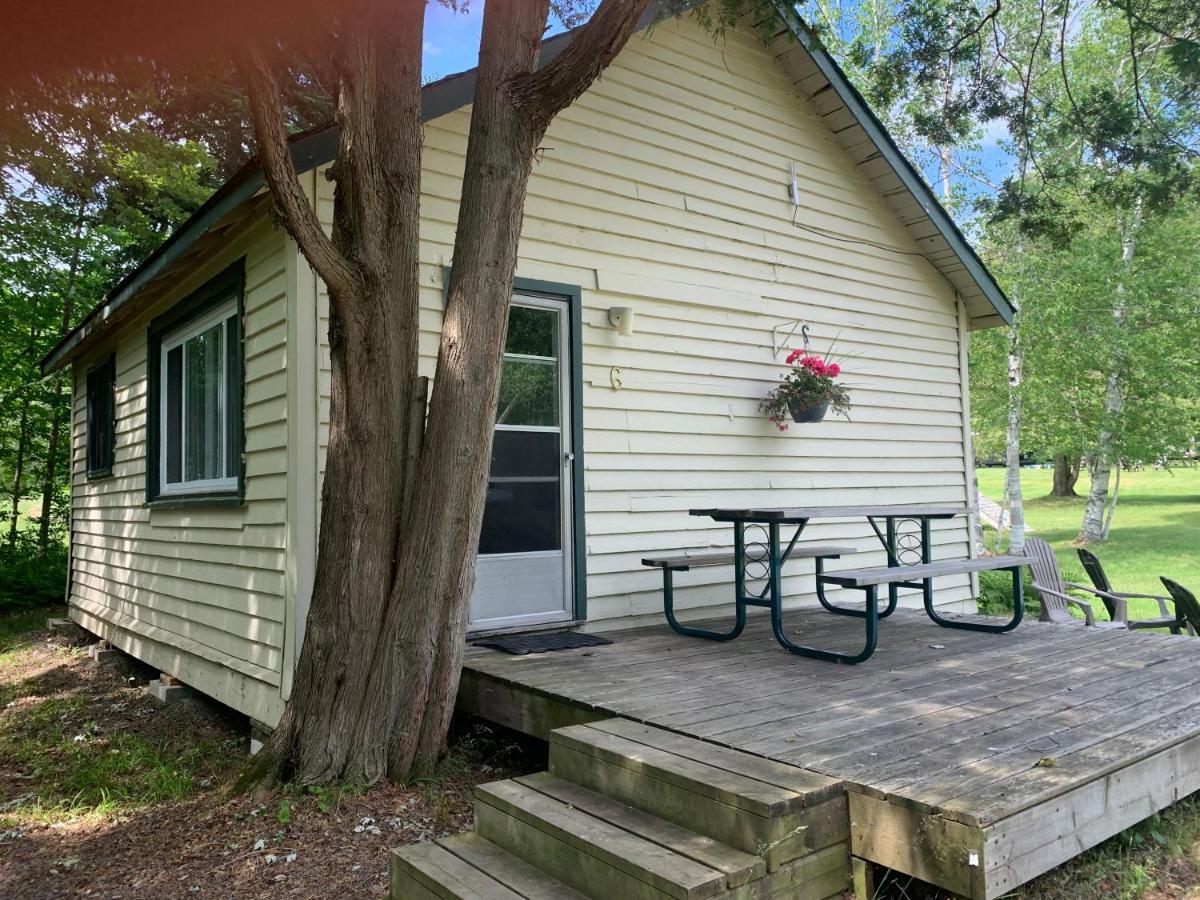 Colonial Bay Motel And Cottages Huntsville Bagian luar foto