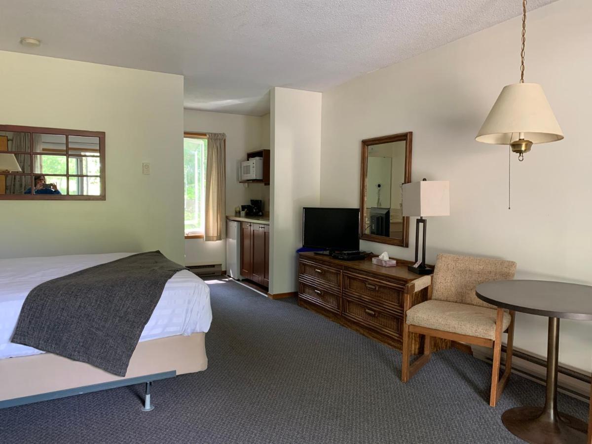 Colonial Bay Motel And Cottages Huntsville Bagian luar foto