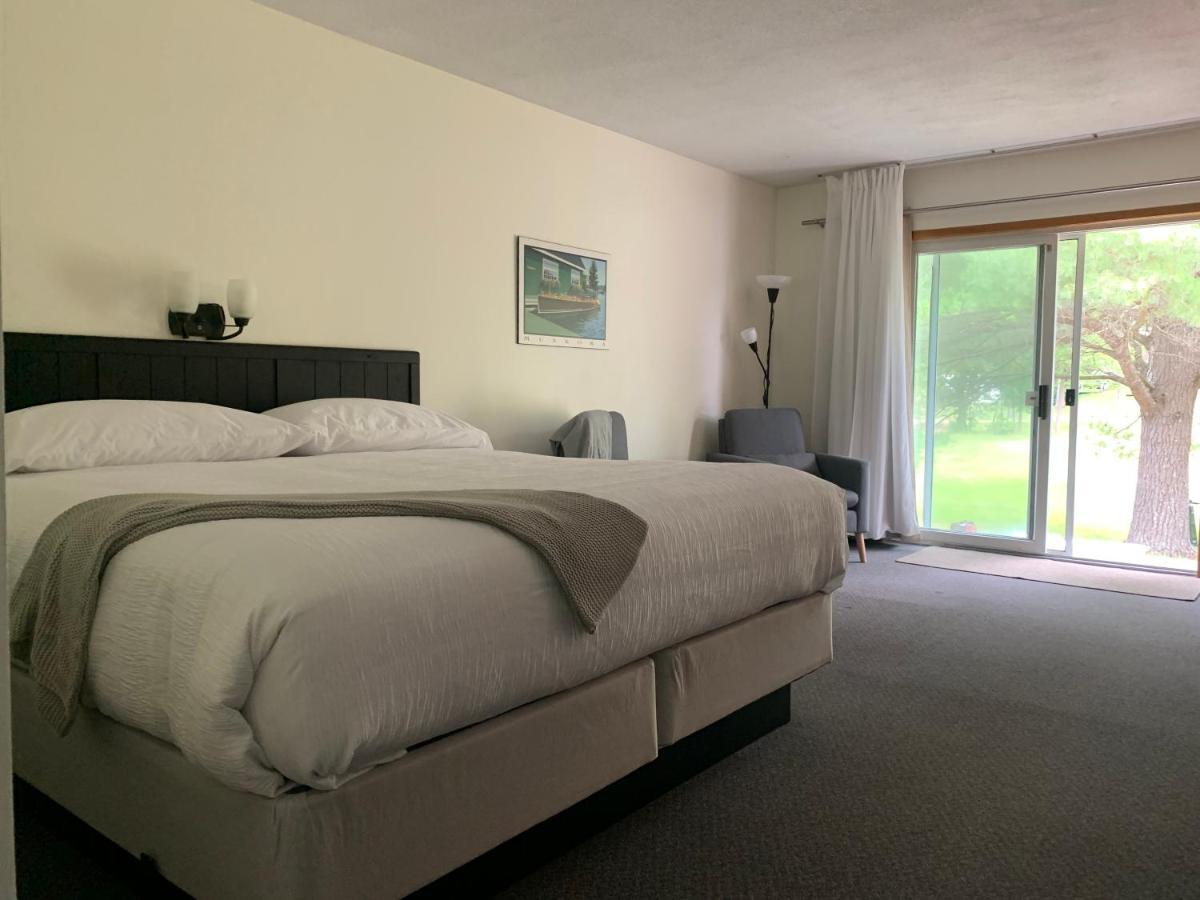 Colonial Bay Motel And Cottages Huntsville Bagian luar foto