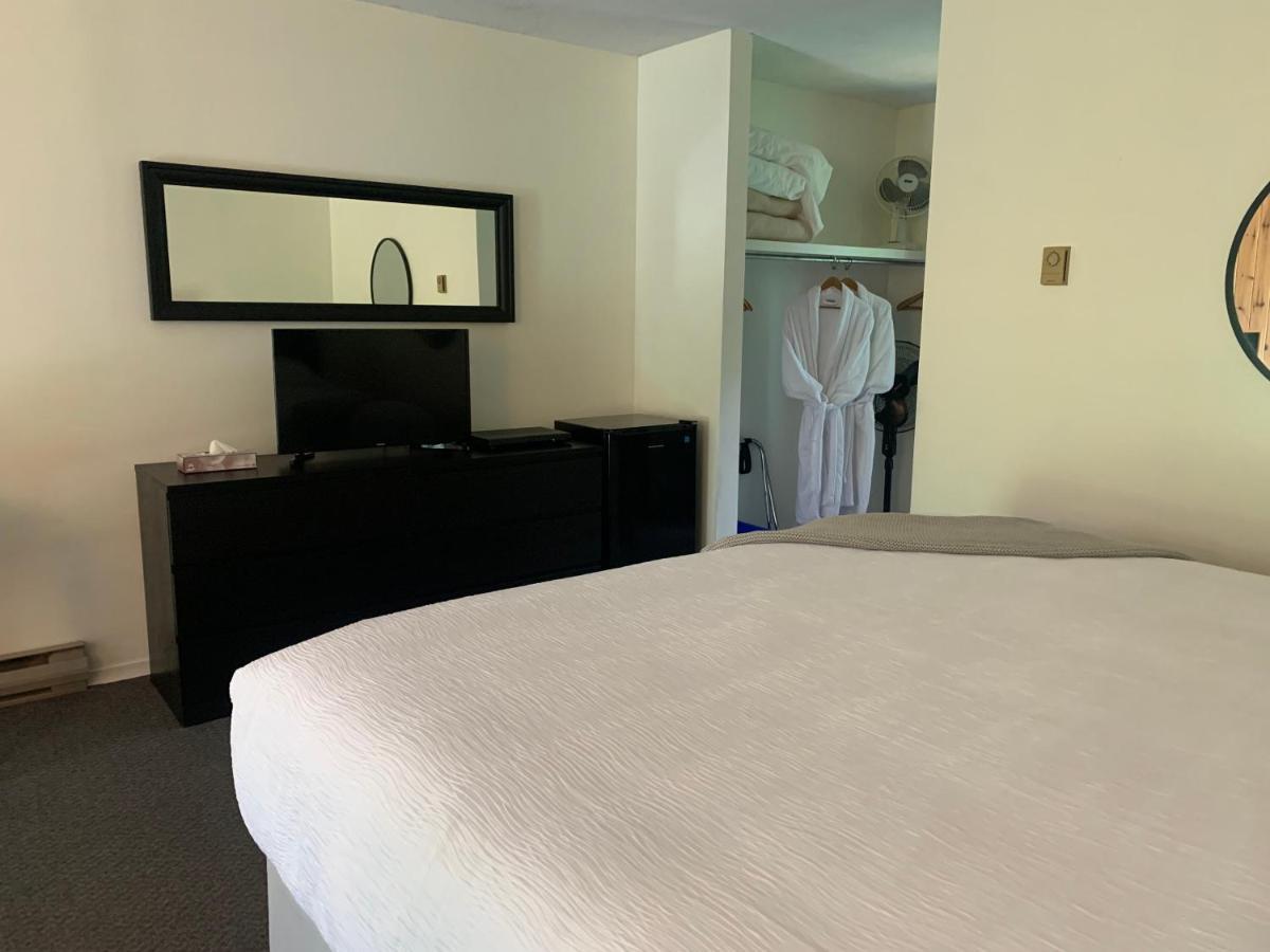 Colonial Bay Motel And Cottages Huntsville Bagian luar foto