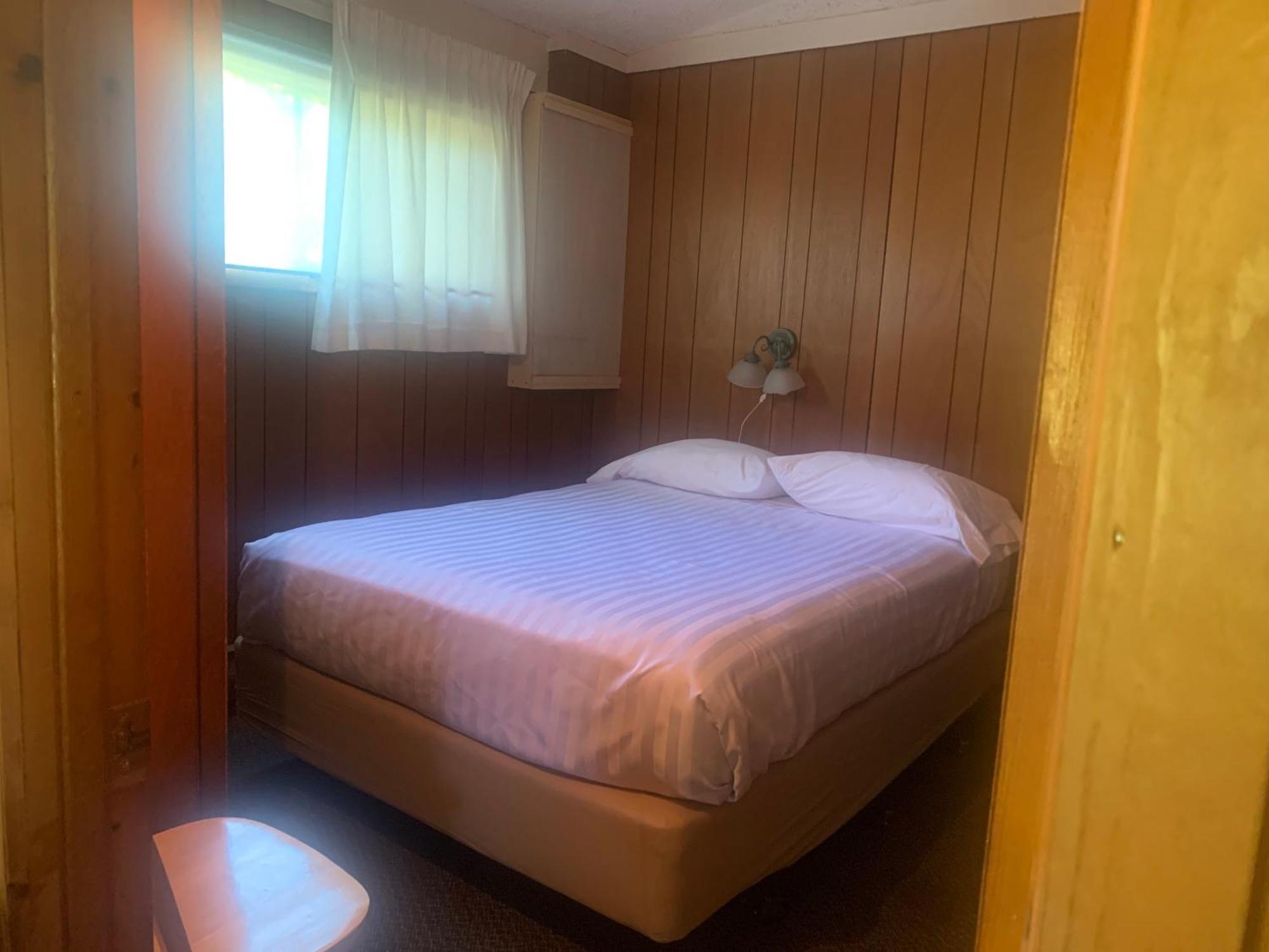 Colonial Bay Motel And Cottages Huntsville Bagian luar foto
