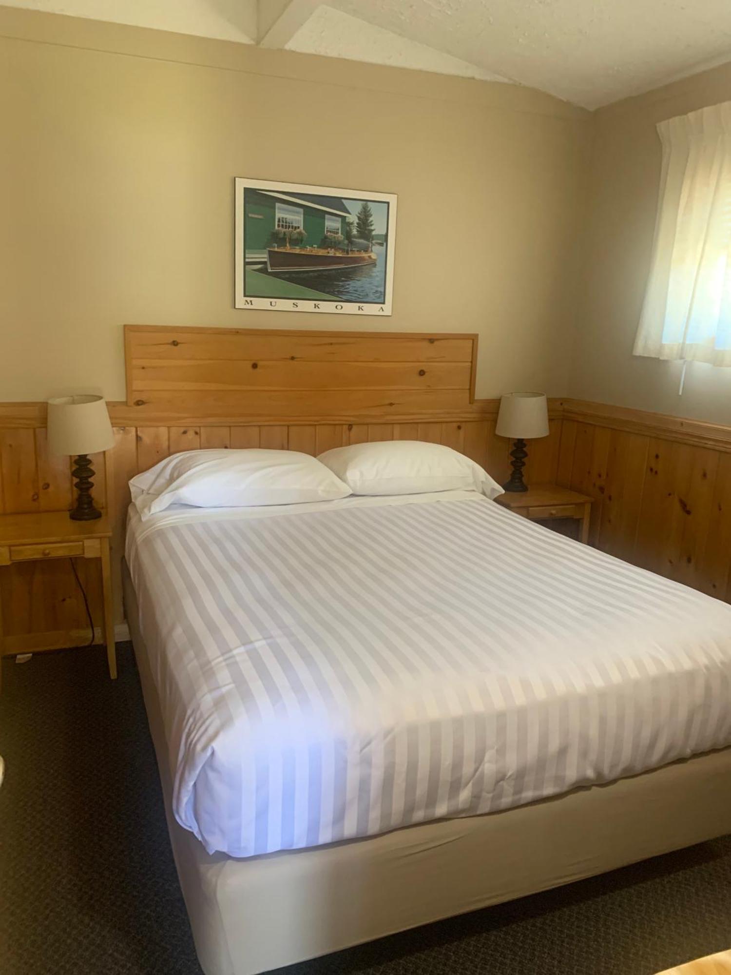 Colonial Bay Motel And Cottages Huntsville Bagian luar foto