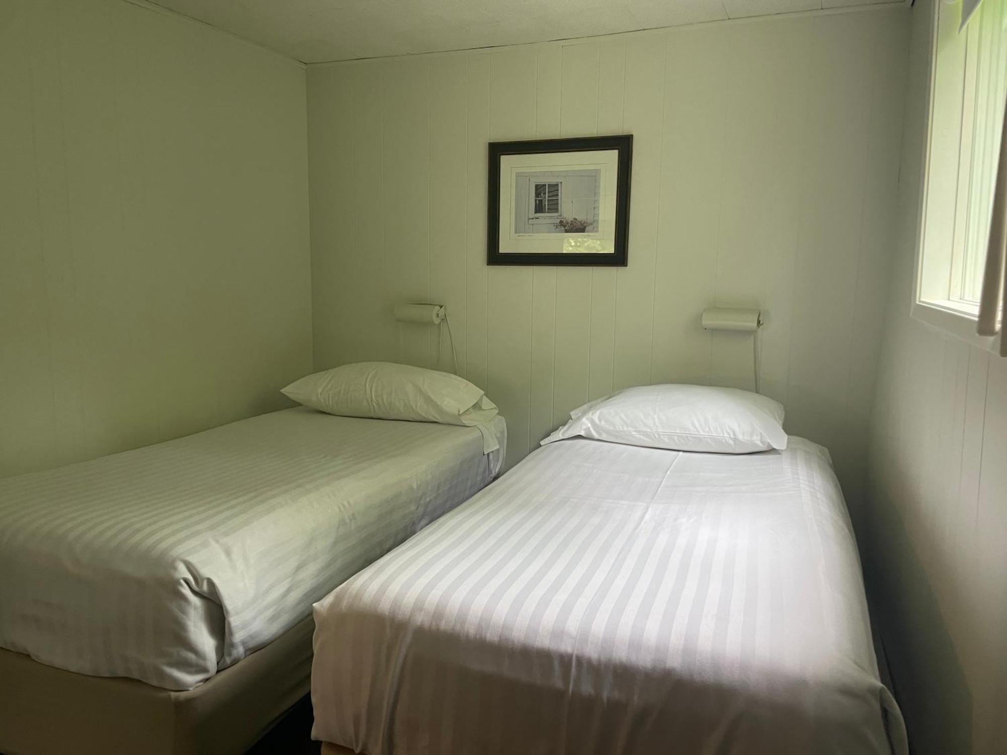 Colonial Bay Motel And Cottages Huntsville Bagian luar foto