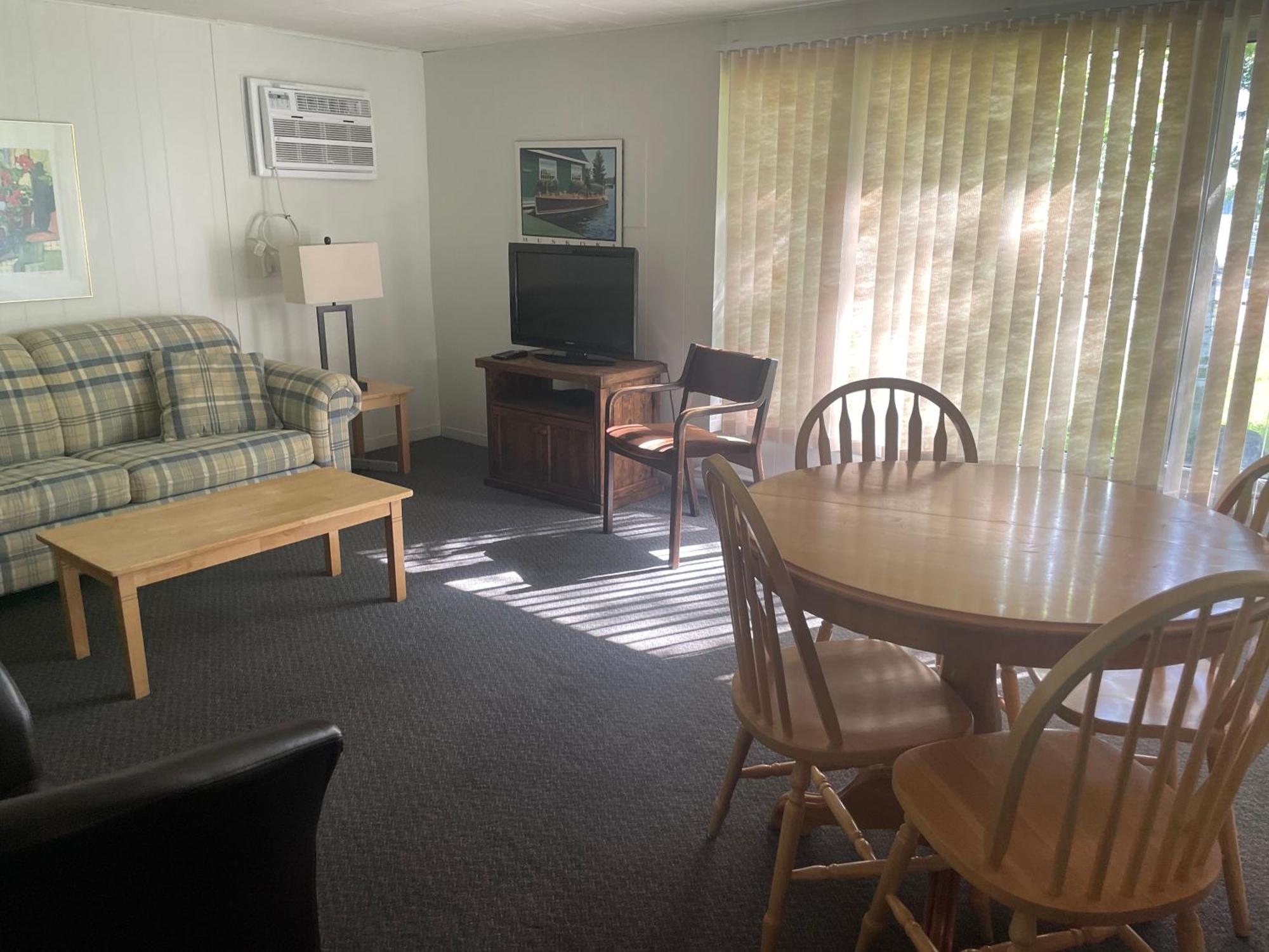 Colonial Bay Motel And Cottages Huntsville Bagian luar foto
