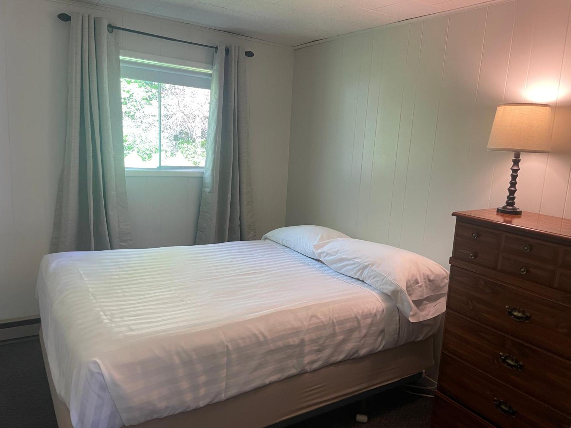 Colonial Bay Motel And Cottages Huntsville Bagian luar foto
